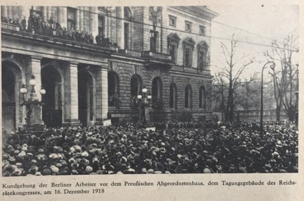 kundgebung 16.12.1918 vor tagungsgebäude des reichsrätekongresses